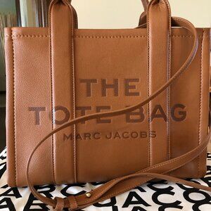 Marc Jacobs Size MEDUIM Leather Tote Bag